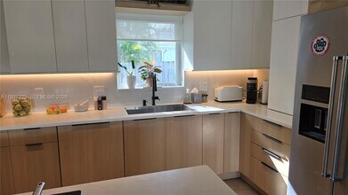 800 Polk St in Hollywood, FL - Foto de edificio - Building Photo