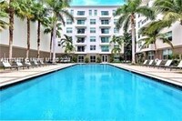 2401 NE 65th St in Fort Lauderdale, FL - Foto de edificio - Building Photo