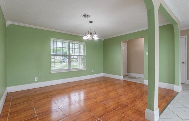 1350 Strawberry St in League City, TX - Foto de edificio - Building Photo