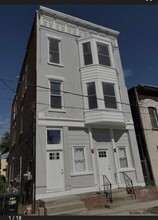 521 1st St in Troy, NY - Foto de edificio - Building Photo