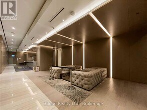 100 Harbour St in Toronto, ON - Building Photo - Building Photo