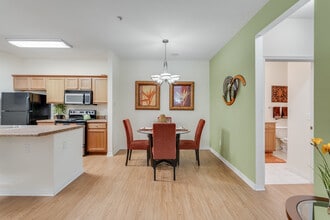 Capital Walk Apartments in Tallahassee, FL - Foto de edificio - Building Photo