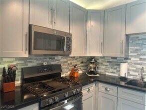 820 Bergamont Dr in Henderson, NV - Building Photo - Building Photo