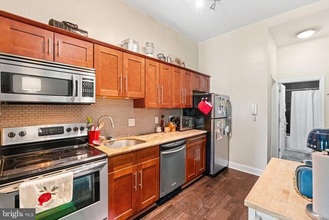 1832 Green St in Philadelphia, PA - Building Photo - Building Photo