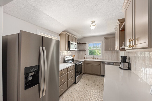 4302 W 77th Terrace in Prairie Village, KS - Building Photo - Building Photo