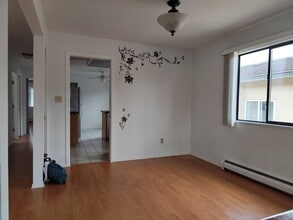 4968 Dominion St in Burnaby, BC - Building Photo - Building Photo