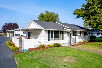 Eagle Estates East Condominium in Gresham, OR - Building Photo - Primary Photo