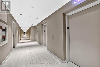 10 Honeycrisp Cres in Vaughan, ON - Building Photo - Building Photo