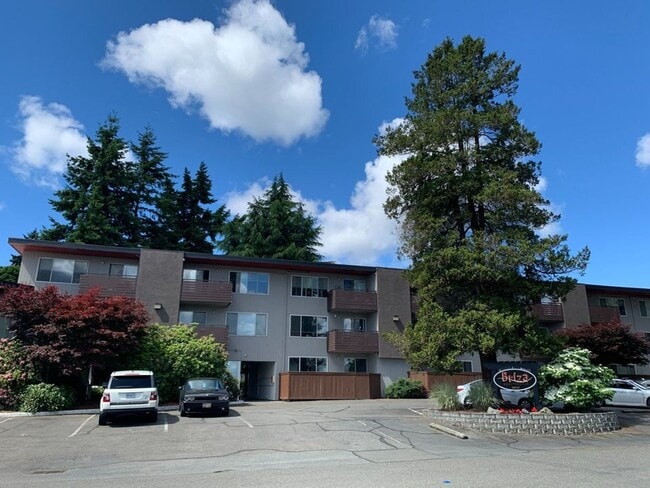 Briza Apartments in Shoreline, WA - Foto de edificio - Building Photo