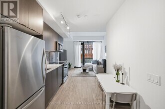 1610 Charles St in Whitby, ON - Building Photo - Building Photo