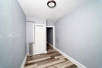 161 Rockaway Ave in Valley Stream, NY - Building Photo - Building Photo