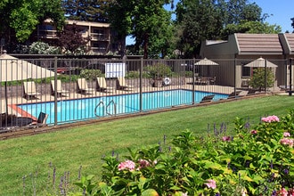 Lincoln Glen Apartments in Sunnyvale, CA - Foto de edificio - Building Photo