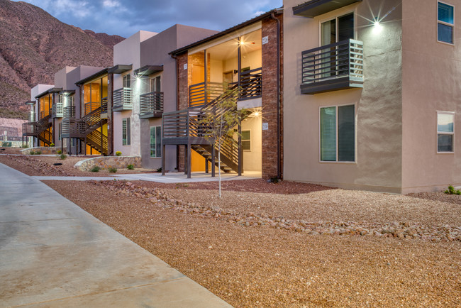 Sanctuary At Shasta- Luxury Apartments in El Paso, TX - Building Photo - Building Photo