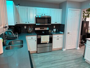 Room in House on Browns Mill Trail in Stonecrest, GA - Foto de edificio - Building Photo