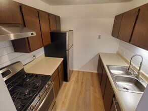 216 Shorewood Dr, Unit 2C in Glendale Heights, IL - Building Photo - Building Photo
