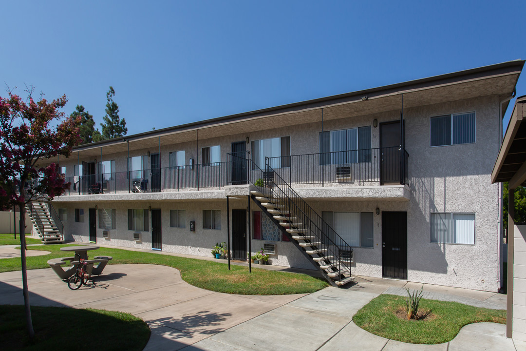 Sunshine Manor Apartments in El Cajon, CA - Foto de edificio