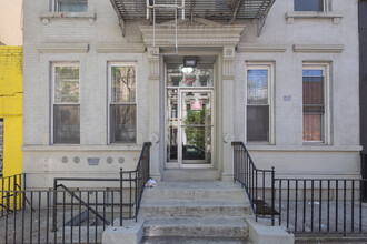 354 E 87th St in New York, NY - Building Photo - Building Photo