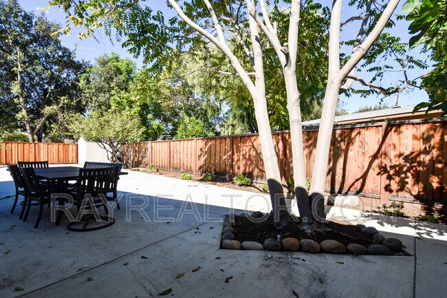 1099 Bradford Dr in Sunnyvale, CA - Building Photo - Building Photo