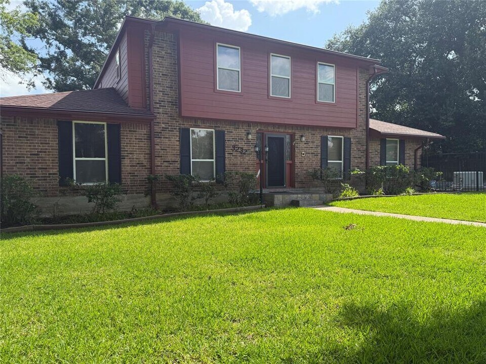 3232 Parkwood Dr in Houston, TX - Building Photo