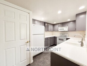 3855 Canyon River Wy in South Salt Lake, UT - Foto de edificio - Building Photo