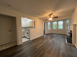 3727 N Pine Grove Ave, Unit 400 in Chicago, IL - Building Photo - Building Photo