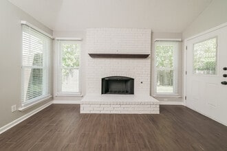 2210 Westview Trail in Denton, TX - Foto de edificio - Building Photo