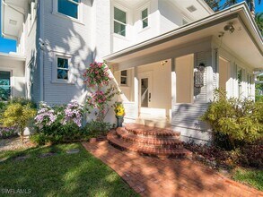 101 Fairview Ave in Ft. Myers, FL - Building Photo - Building Photo
