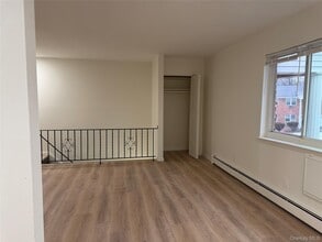 2 Colonial Dr in Wappingers Falls, NY - Building Photo - Building Photo