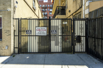 2845 W 15th St in Brooklyn, NY - Foto de edificio - Building Photo