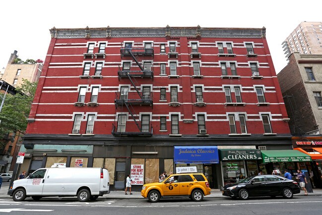 133 E 84th St in New York, NY - Building Photo - Building Photo