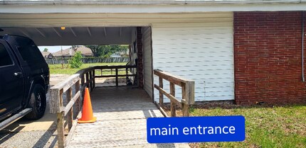 2301 W James Lee Blvd in Crestview, FL - Building Photo - Building Photo