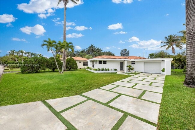 10650 NE 11th Ct in Miami Shores, FL - Building Photo - Building Photo