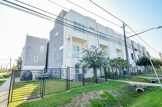 2103 Engelmohr St in Houston, TX - Building Photo - Building Photo