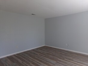 221 Austin St in Angleton, TX - Building Photo - Building Photo