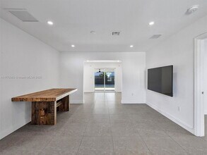 340 NW 45th St in Miami, FL - Building Photo - Building Photo
