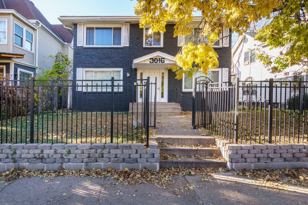 3016 Pleasant Ave in Minneapolis, MN - Foto de edificio