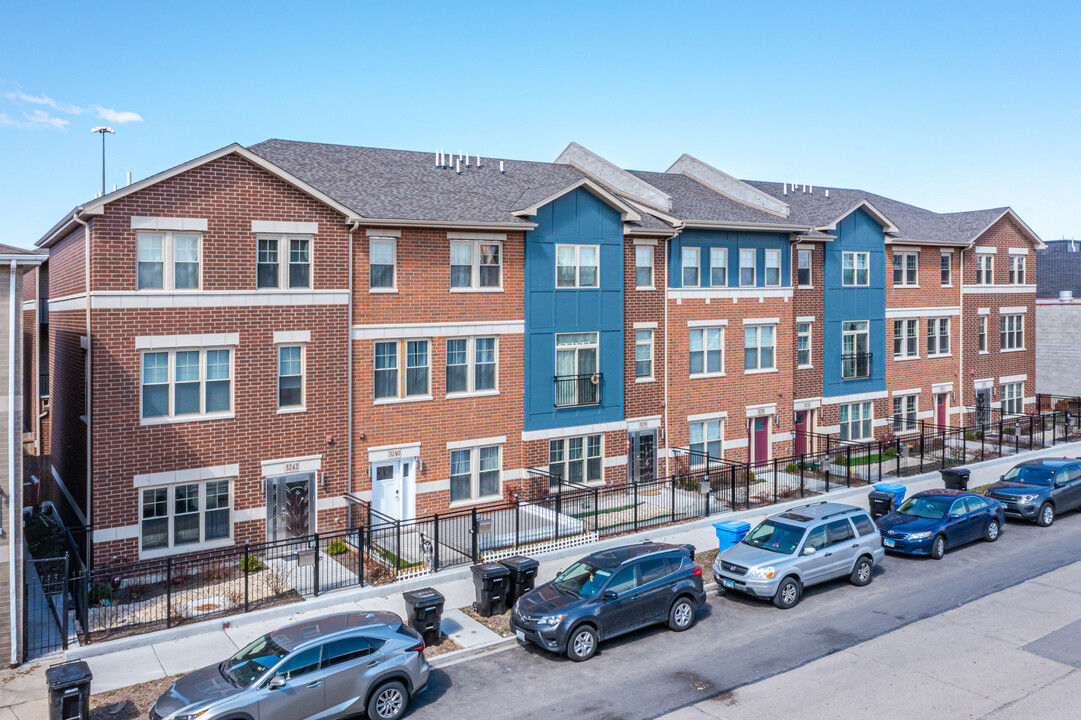 Armour Square Townhomes in Chicago, IL - Building Photo