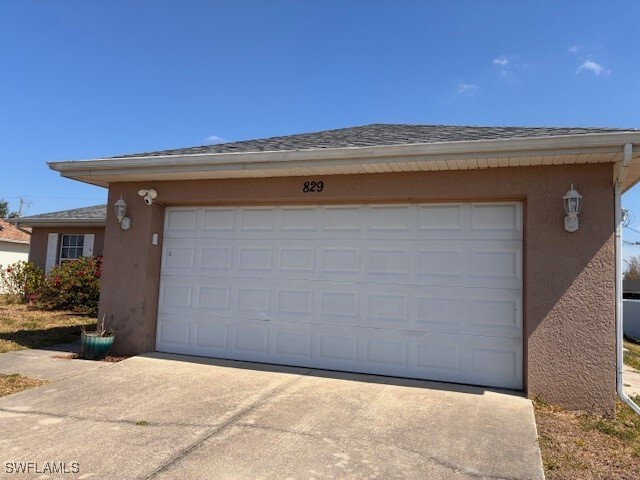 829 NE 10th Ln in Cape Coral, FL - Building Photo