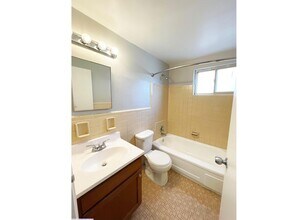 566 Lowell Ave in Cincinnati, OH - Building Photo - Building Photo