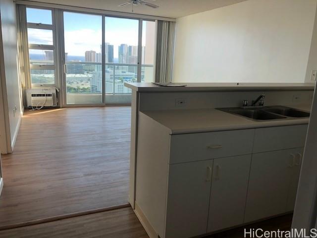 1450 Young St in Honolulu, HI - Building Photo
