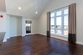 1501 Commonwealth Ave, Unit PH3 in Boston, MA - Foto de edificio - Building Photo