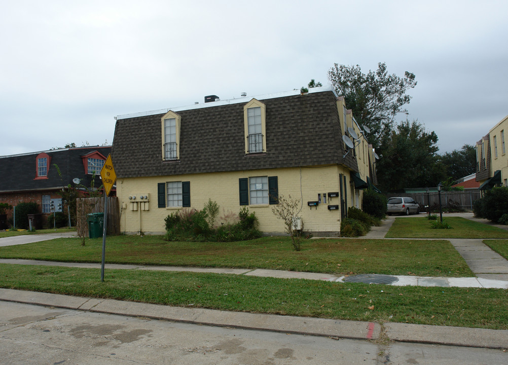 3516 Martinique Ave in Kenner, LA - Foto de edificio