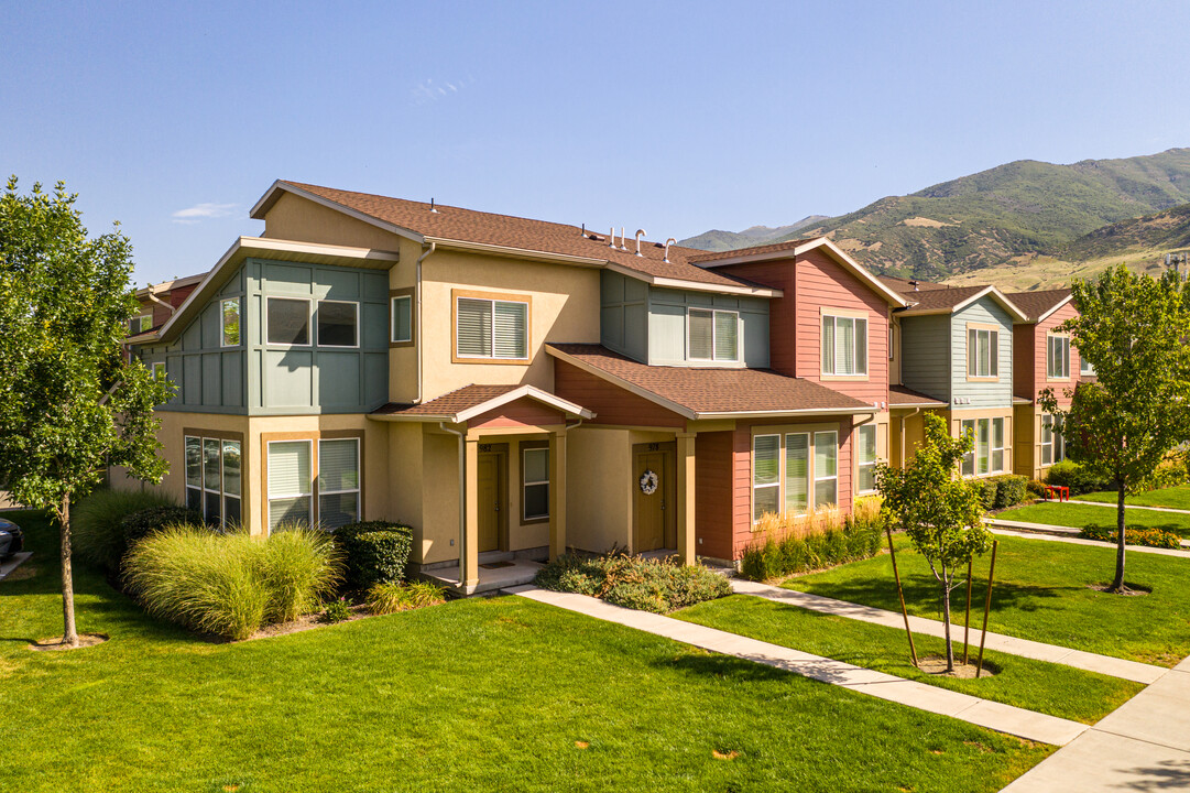 Farmington Crossing in Farmington, UT - Building Photo