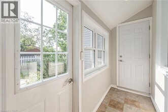 261 Hatt St in Hamilton, ON - Building Photo - Building Photo