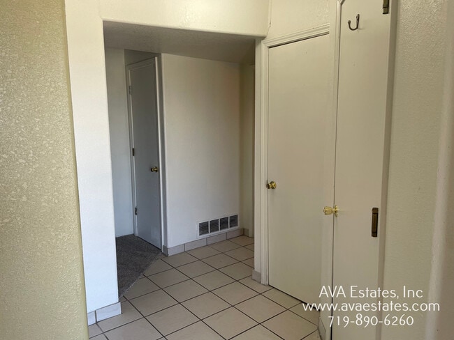 279 W Coral Dr in Pueblo, CO - Building Photo - Building Photo