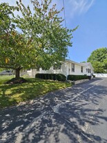 302 Merrill Ave in Loves Park, IL - Building Photo