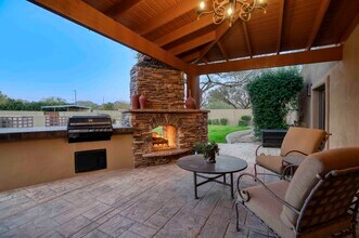 8304 E Gail Rd in Scottsdale, AZ - Building Photo - Building Photo