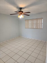 5031 W Oakland Park Blvd in Lauderdale Lakes, FL - Building Photo - Building Photo