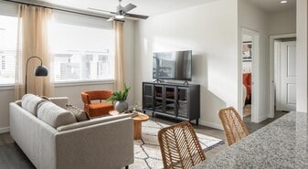 12111 S Main St in Houston, TX - Building Photo