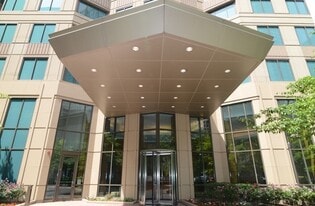 400 N La Salle Dr in Chicago, IL - Building Photo